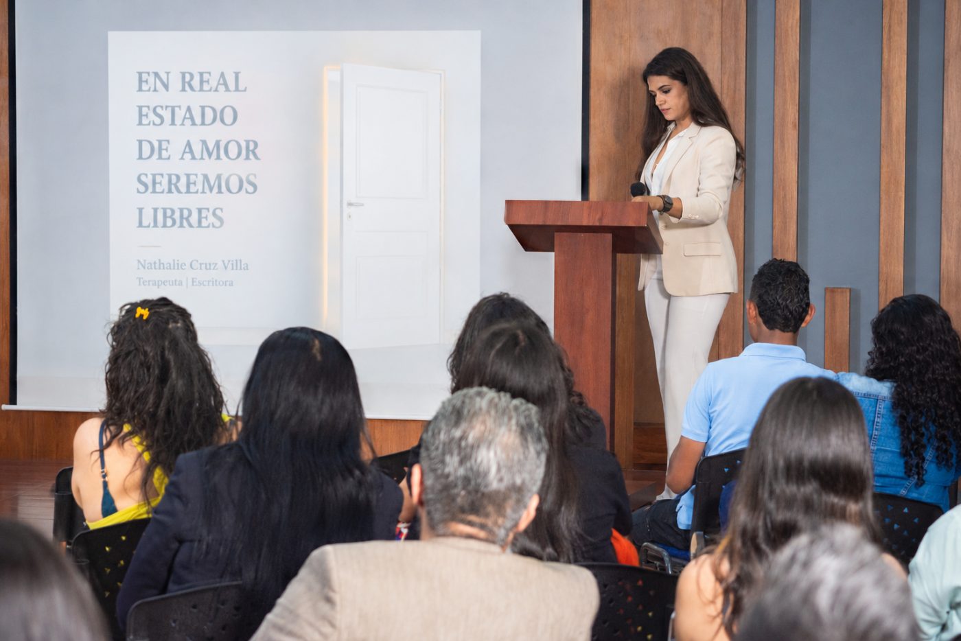 Nathalie Cruz Villa